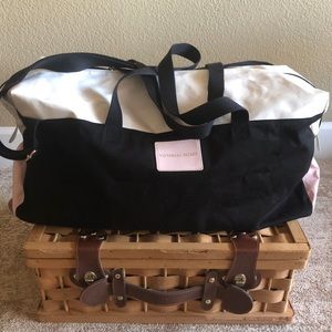 🛑SOLD LOCAL🛑Victoria Secret duffle bag